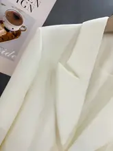 白色シンプルデザイン パールボタン付き レディースジャケット【ダブルブレスト・春秋用】