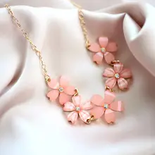 立体的な桜デザインの鎏金ネックレス【多花朵・キラキラストーン付き・女性用・デコルテ用】