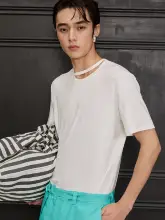 白モダール素材の短袖Tシャツ【透湿・涼感・セクシーなネックライン】