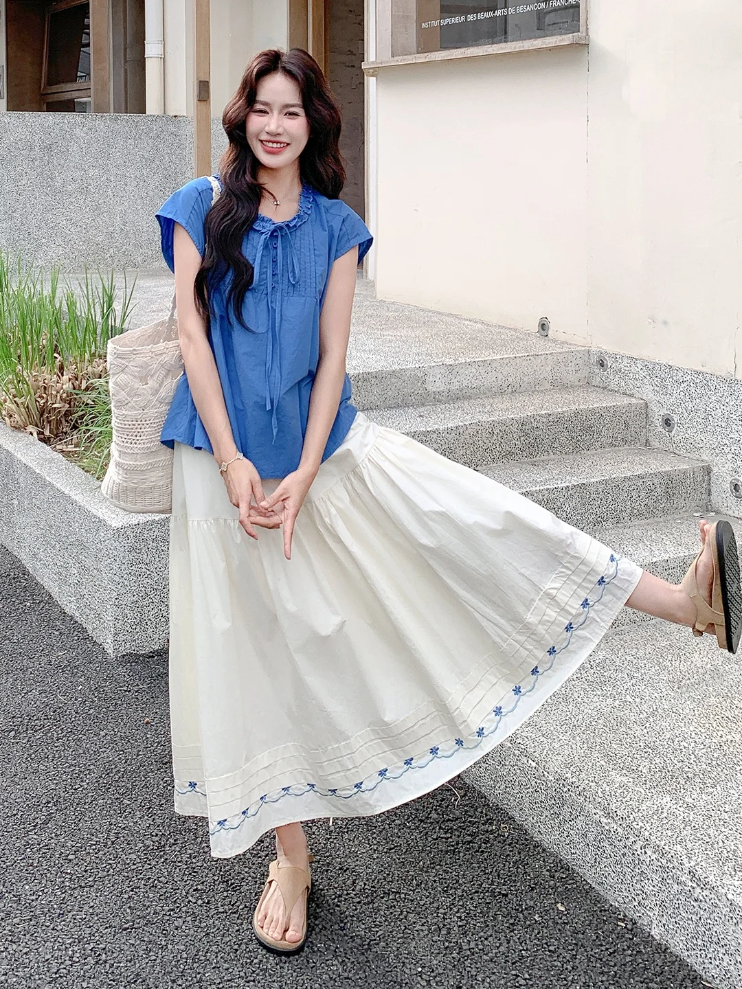 青いセットアップを選ぶべき理由は？文芸風の夏の日常を彩る1つの選択肢