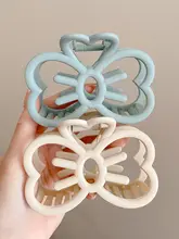 デザインが可愛いハート型リボンヘアクリップ【穴あけ不要・上品な雰囲気】