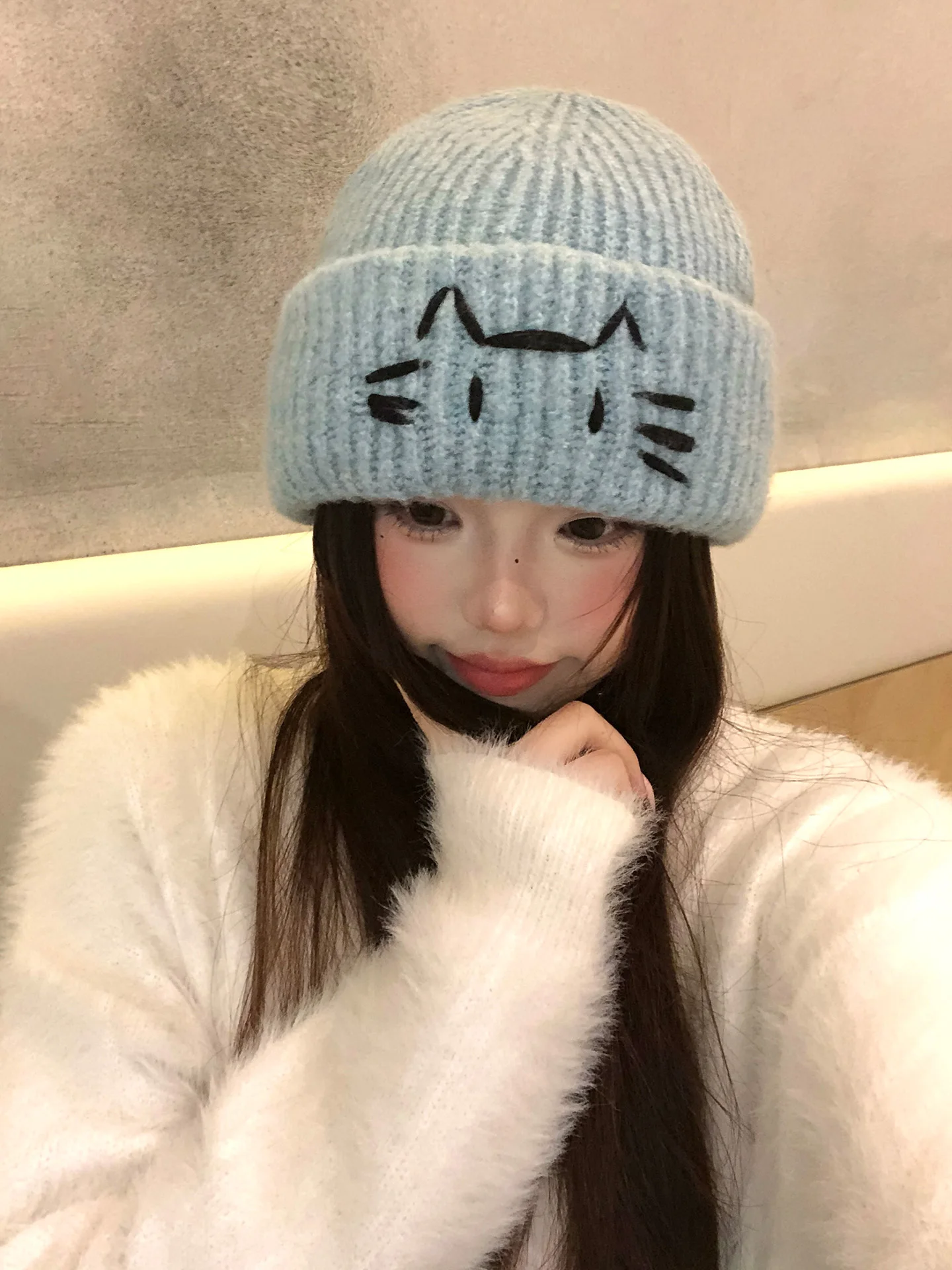 ニット帽を選びすぎて似合わない？可愛い猫デザインのニット帽で解決する方法とは？