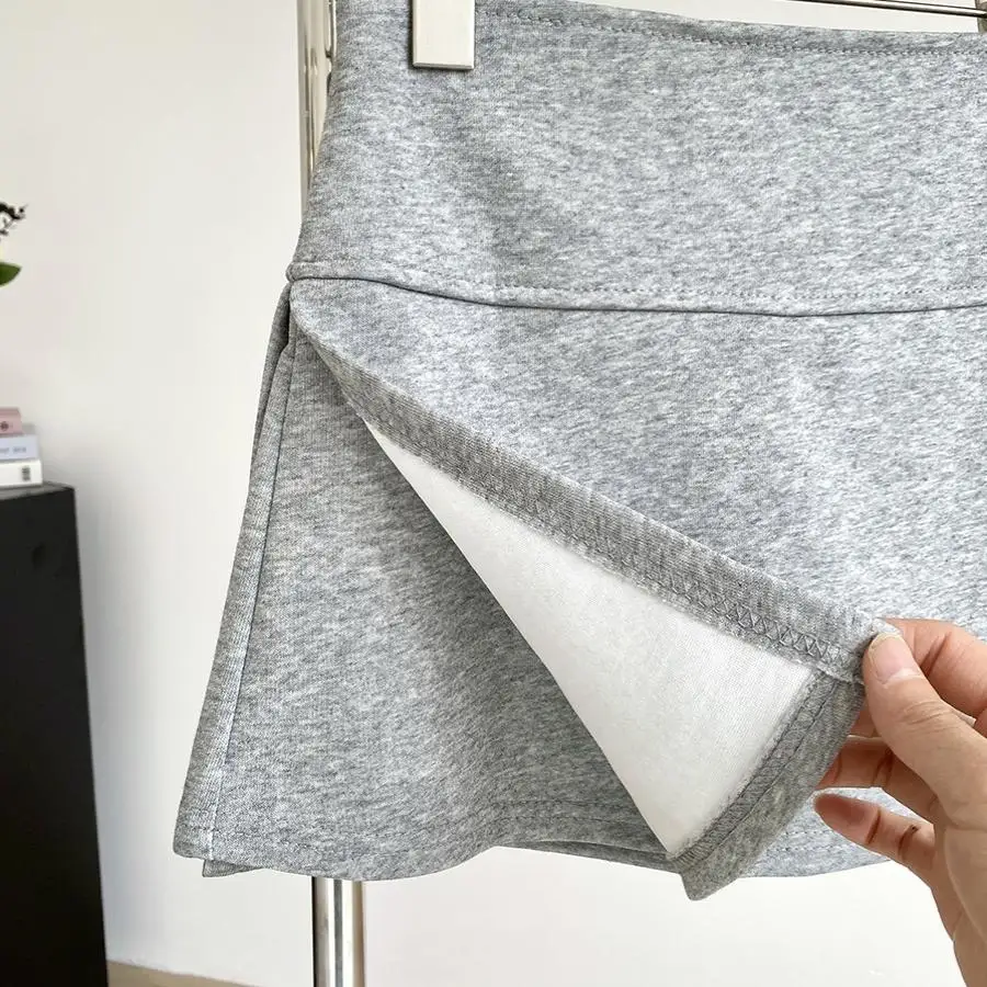 透けてるスカートは本当に危険？それとも、春のスタイルを彩る神秘のアイテムなの？