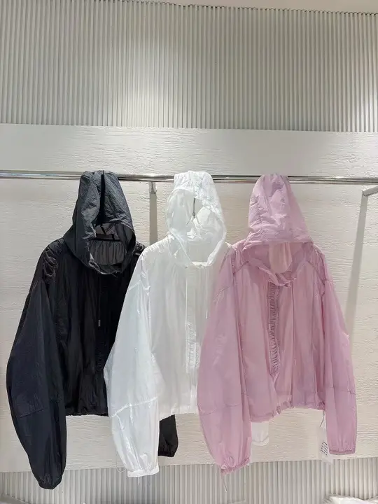 フーデッド薄手防晒ジャケット【ショート丈・プリーツ感・女性用】