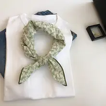 春季用コットン製小さなスカーフ【首元のアクセント・クラシックなデザイン・ヘアバンドにも】
