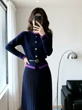 春のスタイルにぴったりなブルーのニットカーディガン【ユニークなデザイン・美しいフレアスカート・セットアップ対応】