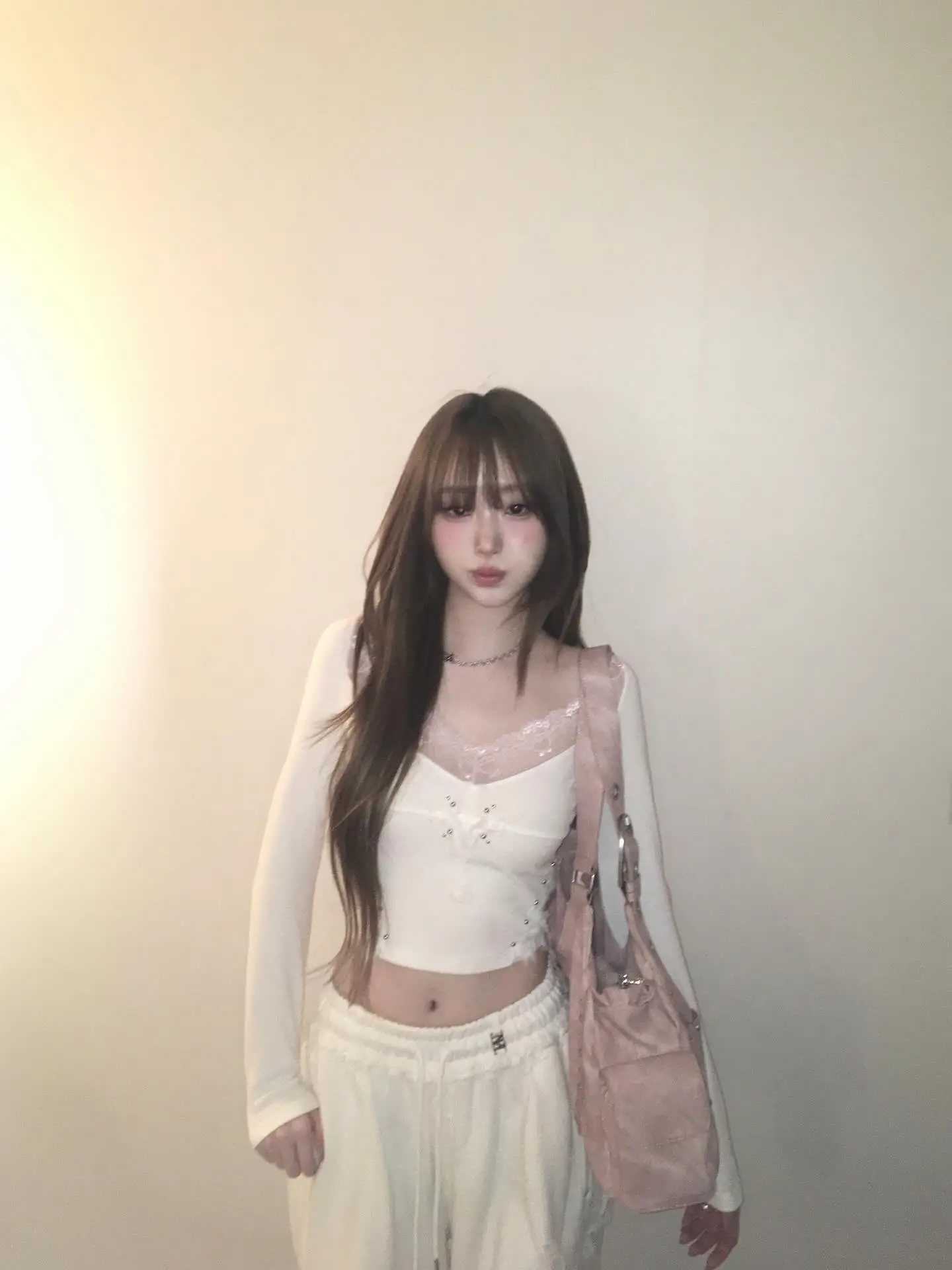 20代女子が「おしゃれ初心者」でも着やすい！レース切替デザインのTシャツは、どう選ぶ？