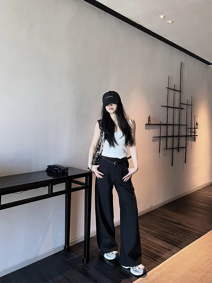 ブラックストレートパンツ【ハイウエスト・ワイドレッグ・フィット】（セットアップ対応）