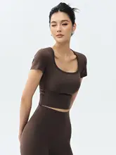 DCW フィットネス用タンクトップ【ショート丈・フラットネック・極上の柔らかさ・ブラ付き・ヨガやランニングに最適】