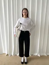 白いハトプリントロゴの長袖Tシャツ