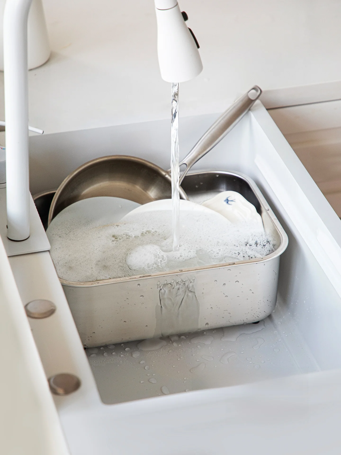 90cm スリム水槽を選ぶべき理由は？実は「キッチンシンク」が家庭の中心になる