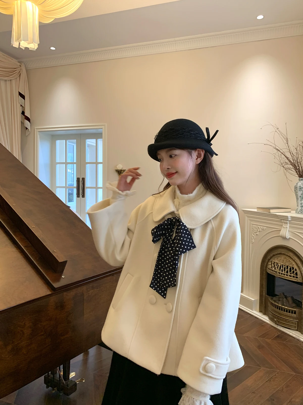 ぬいぐるみ服の冬用コート：小柄向けリボン付きドールカラーウールコートの実用性とデザイン解析