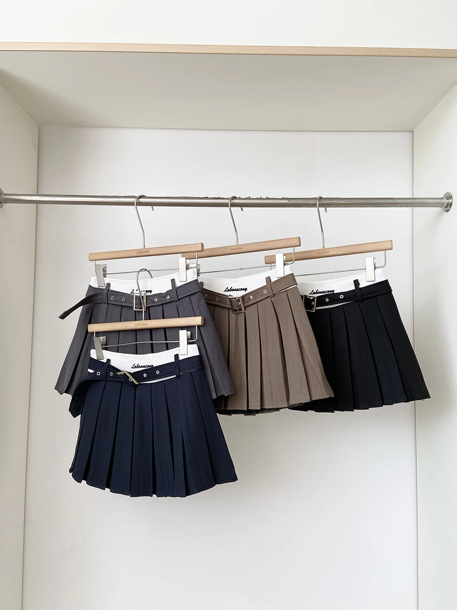 140センチの女の子に合う、今流行りのファッションは？刺繍入り高腰プリーツスカートが解決する