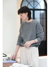 極上の柔らかさのラウンドネックニットセーター【ゆったりシルエット・ウール混・秋冬用】