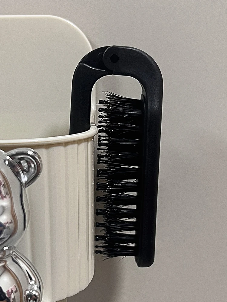 折りたたみ式ヘアブラシ：ウェーブタイプの使い方と特徴を解説