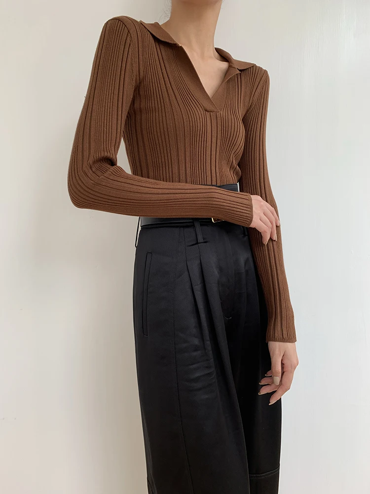 Vネックニットトップス フィットデザイン ポロ襟 春用 大人可愛い服 50代コーデ