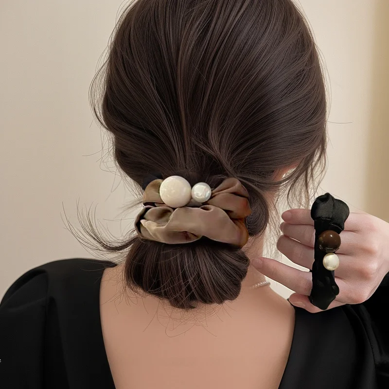 フランス風サテン素材のドレープヘアゴム：起き上がりこぶしとこぶ結びの実用性を検証