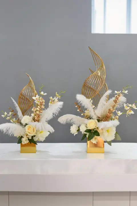 高級感漂う羽毛デスクフラワー【リアルな造花・ホテルやバー、誕生日パーティに最適】