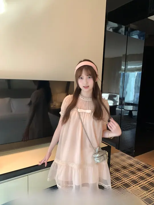 華やかなデザインのレースポケット付きチュニックドレス【春夏・ピンク・二重ネット生地】