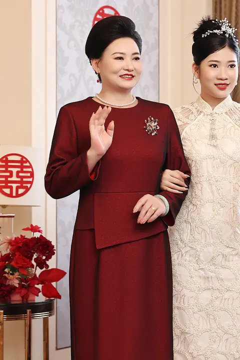 高貴で若々しいデザインの結婚式用チーパオ【春季新作・婚礼・フォーマル】