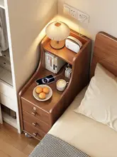 木製の小型キャスター付きナイトテーブル【移動可能・狭い隙間に最適・ロック機能付き】