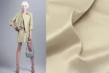 サテンストレッチファッション生地【浅いミルクティー色・光沢・微細シルエット・トレンチコートデザイン用】