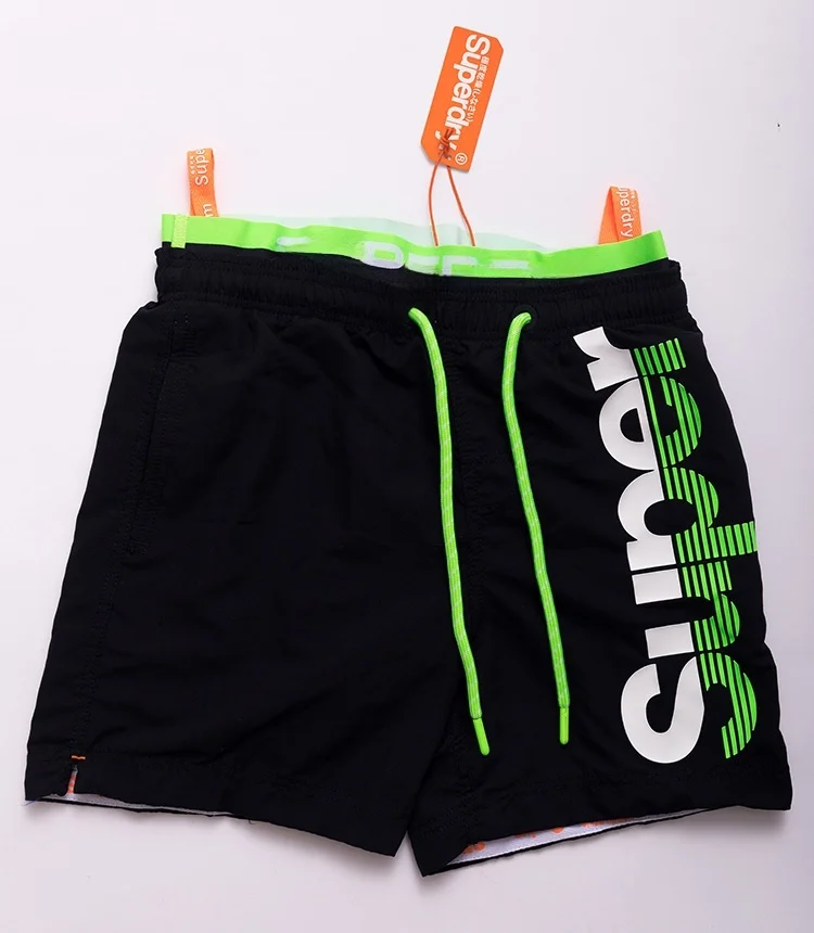 バーミンドショートスを選ぶべきタイミングは？Superdryの速乾ビーチショートパンツが解決するリアルな悩み