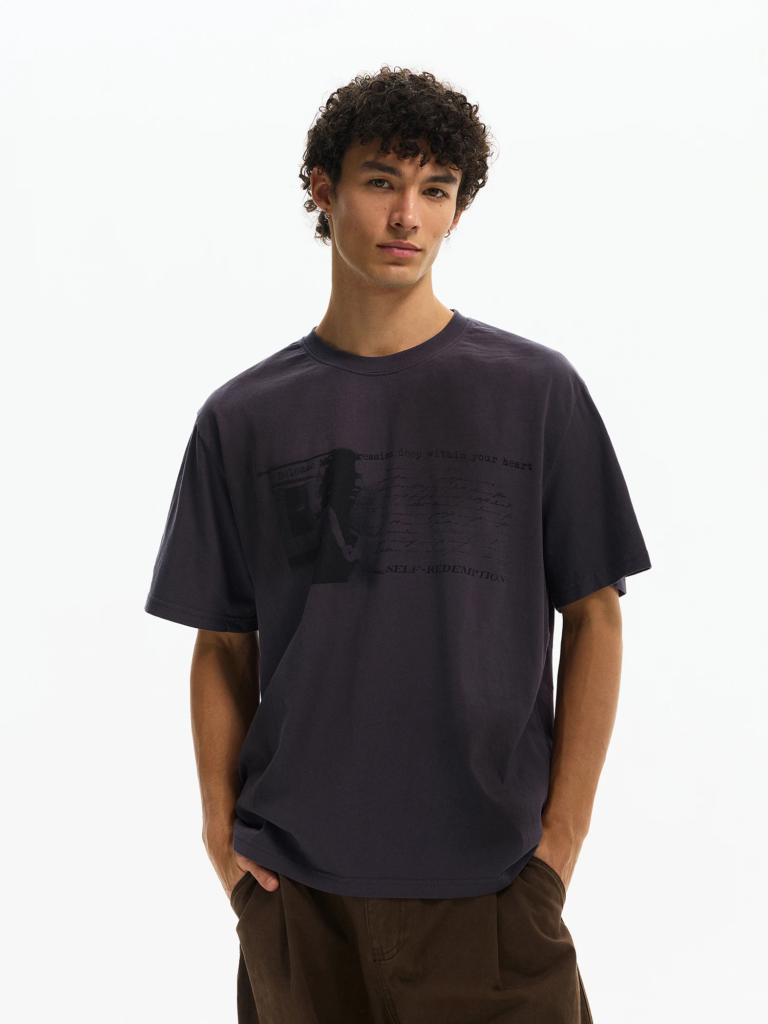 tシャツに油染みや黄ばみが起きるの？ヴィンテージ風のダメージ加工Tシャツでどう対処する？