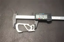 厚手の屋外用EDC多機能D型カラビナ【キーホルダー・ボトルオープナー・スクリュードライバー機能】