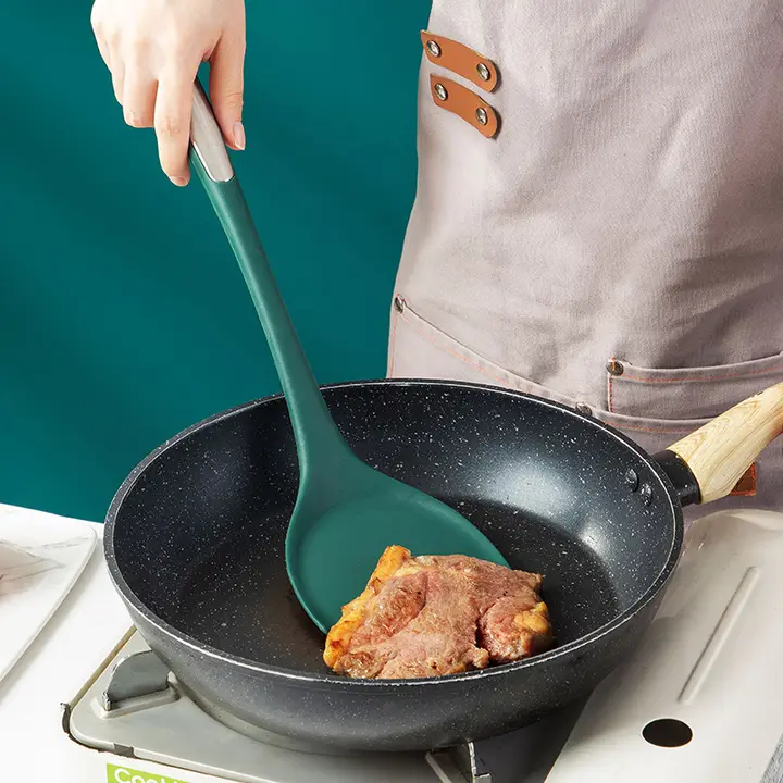 シリコン製のキッチン用フライ返し【フック付き・耐熱・食品グレード・セット】