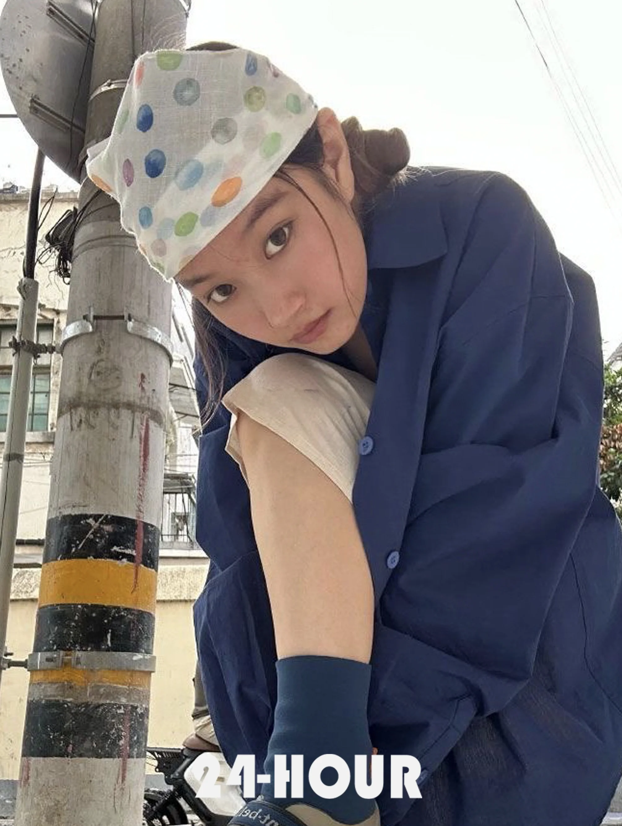 頭にバンダナ どうやってつける？かわいいレトロカラーポルカドットバンダナの実用ガイド
