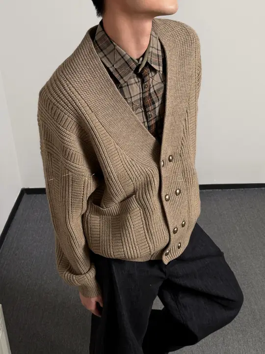 ヴィンテージ風 ダブルボタンダウンVネックニットカーディガン【秋冬用・厚手・通勤向け】