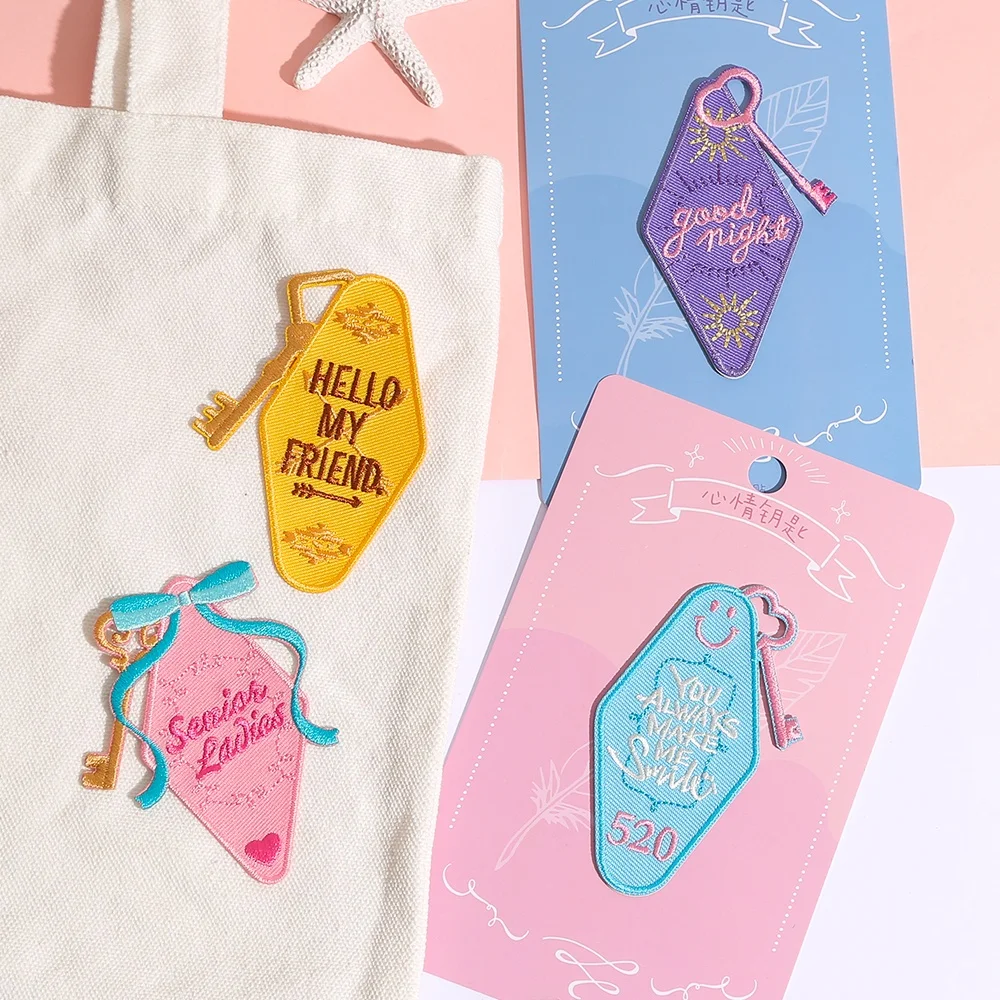 可愛いカップル用刺繍ロックデザインの布パッチ：DIY装飾用に最適な自粘着シートの使い方と注意点