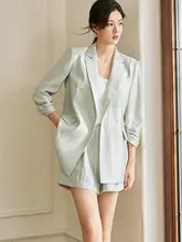 春の通勤に最適！浅緑色のジャケットとパンツのツーピーススーツ（セットアップ対応）