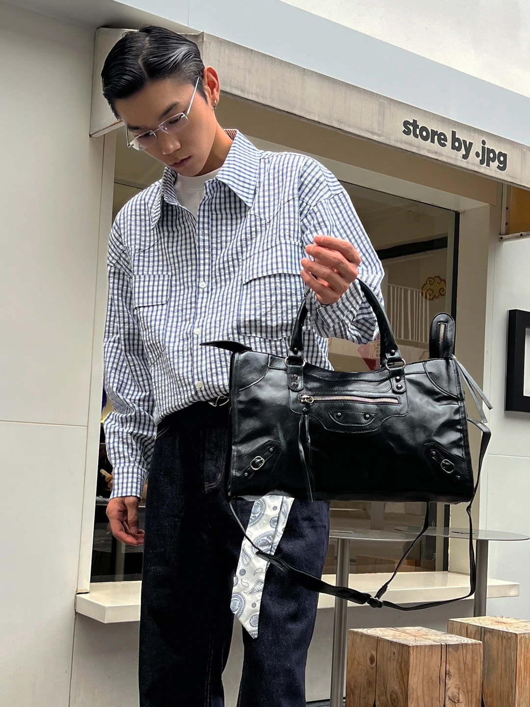 ハンドバッグのコーデで迷うなら、この1つのデザインが救う理由は？