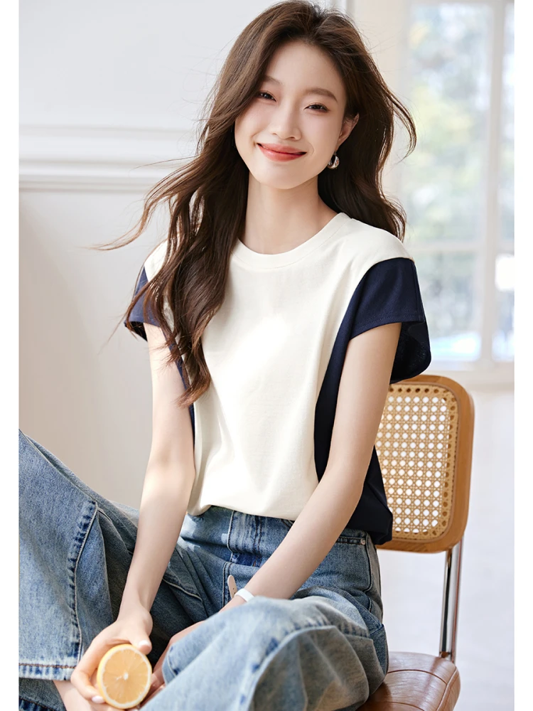 モード系Tシャツとは？ノースリーブレディースTシャツのデザインと実用性を解説