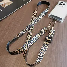 個性的なヒョウ柄デザインのスマートフォン用斜め掛けストラップ【調節可能・女性向け・幅広タイプ・紐付き】