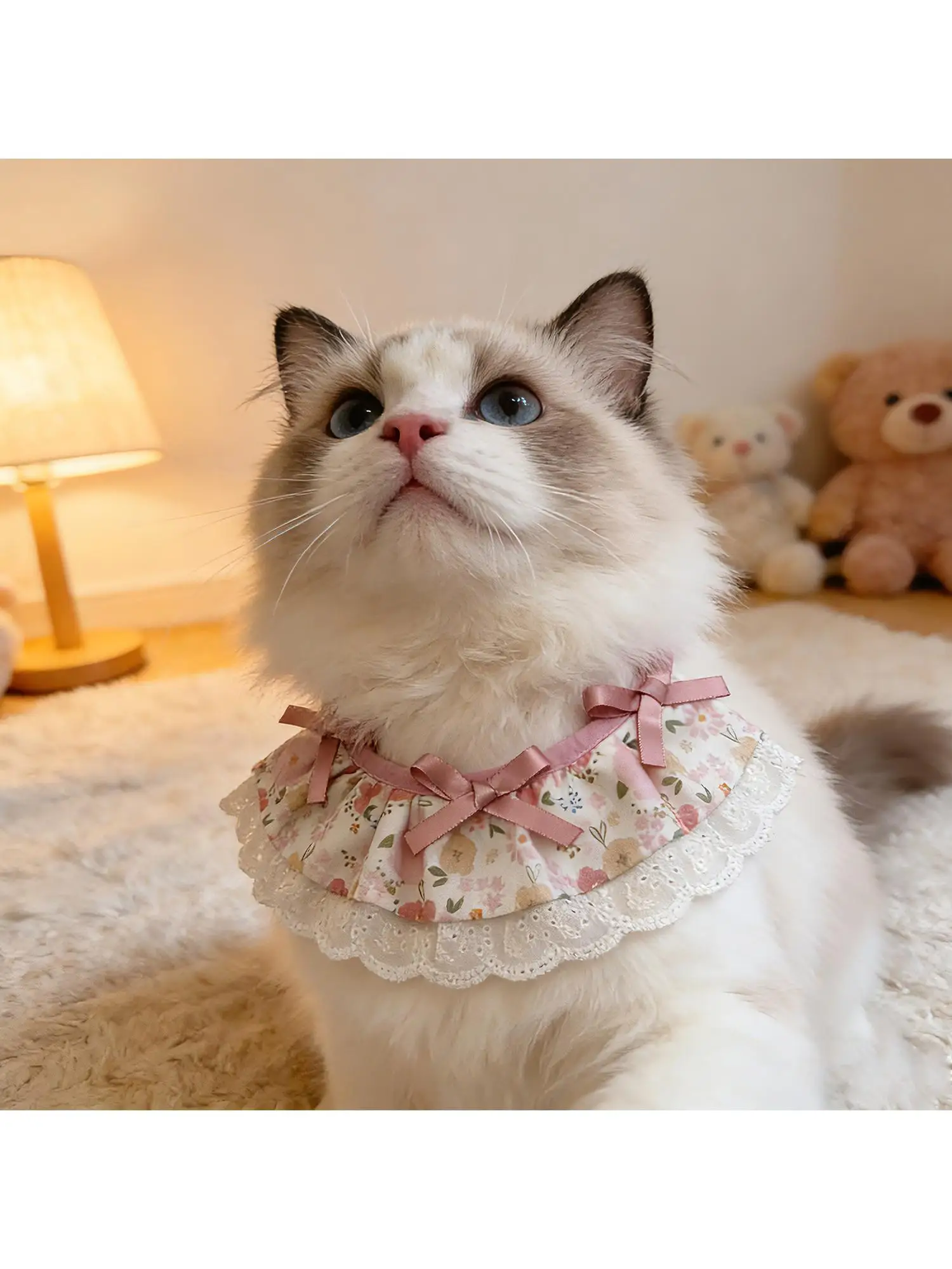フラワープリントのペット用エプロン：かわいいデザインと実用性のバランスを実証