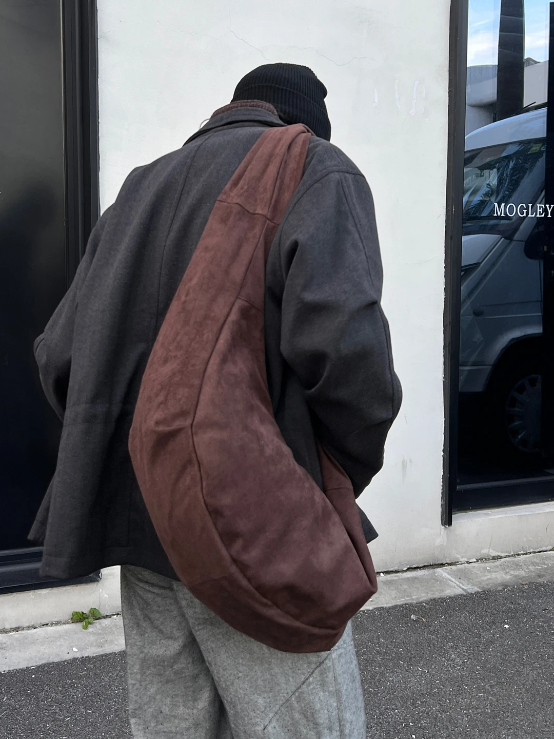 通勤とレジャーで活躍する大容量トートバッグは、どう選ぶ？
