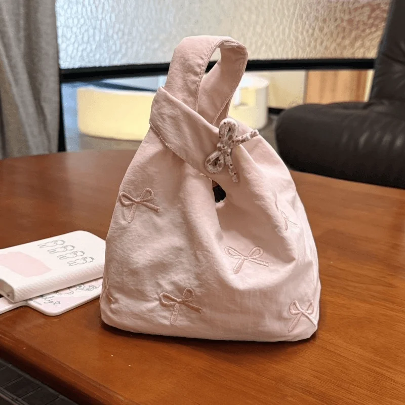 リボン刺繍のハンドバッグ【軽量・収納便利・デザイン性あり】