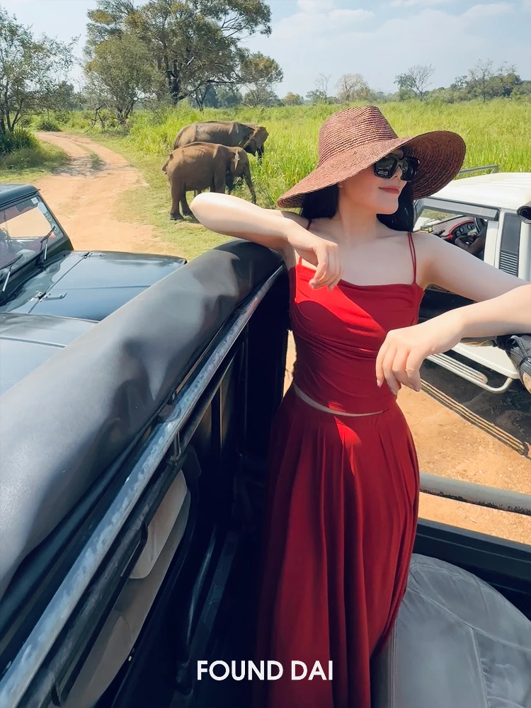 25歳の女性が今夏に選ぶべき、 シンプルで洗練されたスタイルは？