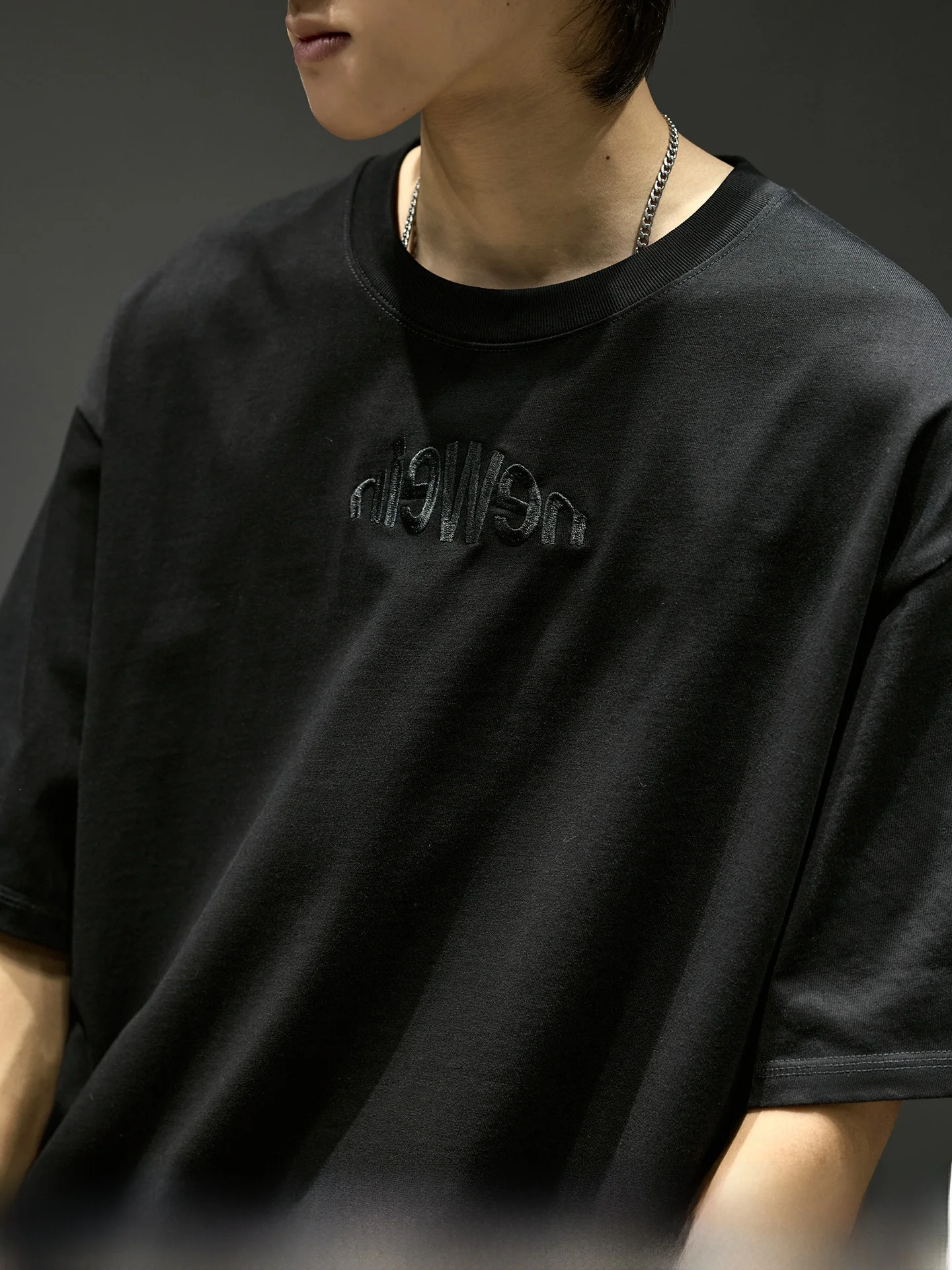 刺繍入りTシャツは、どう選ぶべきか？夏の1着で完結する「青春  感」の秘密