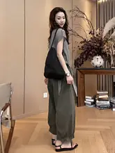ユニークなデザインのショートスリーブTシャツとカジュアルワークパンツ【おしゃれなスタイル・セットアップ対応】