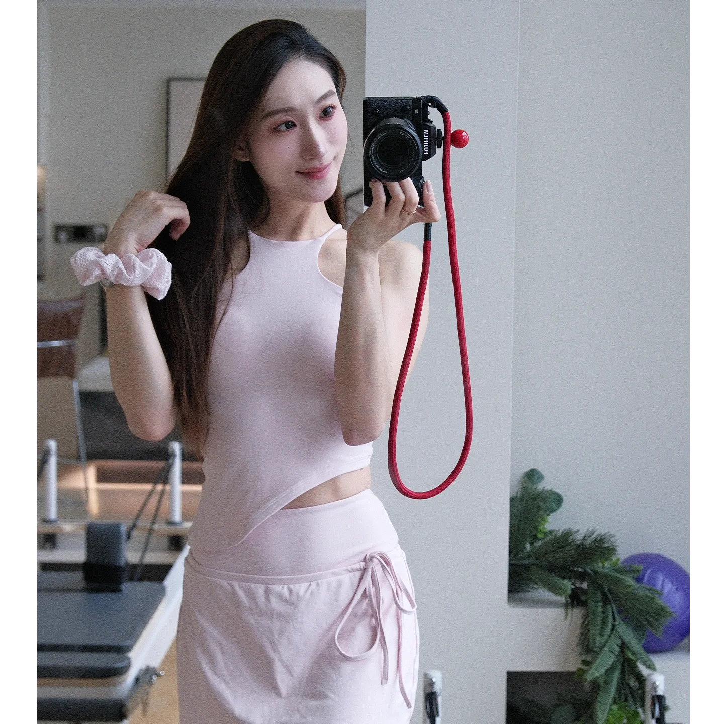 おしゃれな運動服を選ぶときに迷う？セクシーな背中デザインのヨガブラトップが解決する理由