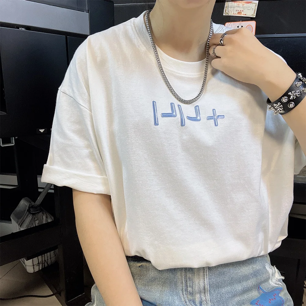 女 ライン Tシャツ：夏用ユニセックスルーズフィット半袖の実用性とスタイルのバランス