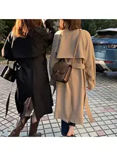 春季にぴったりのクラシックデザインのダブルボタントレンチコート【小柄向け・ミドル丈・軽量】