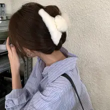 大きいサイズのふわふわヘアクリップ【ボリュームあり・湿気対策・シャークデザイン】