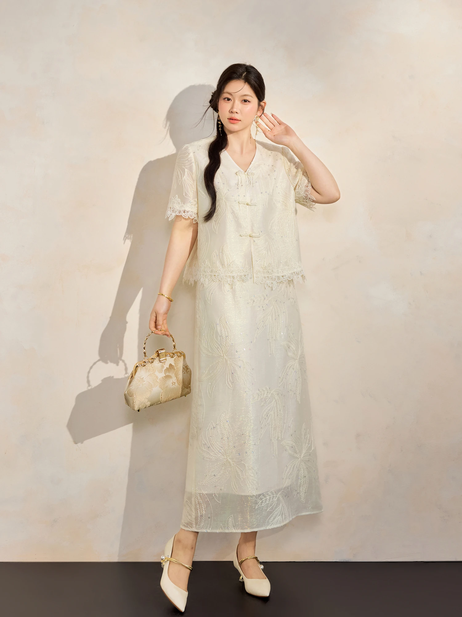ハーネス付き服は本当にダイエットに効果的なのか？新中式デザインのセットアップ が答えをくれた