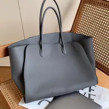 大容量グレーショルダートートバッグ【女性用・洗練されたデザイン・通勤用】