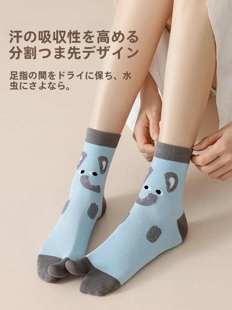 可愛いキャラクター柄の中筒分指ソックス：足ムチムチに必要なファッションパーツとしての役割